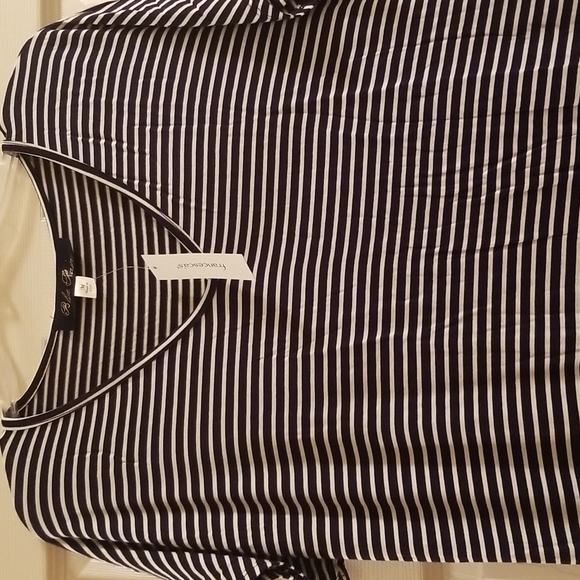 Short sleeve dress! - Picture 2 of 6